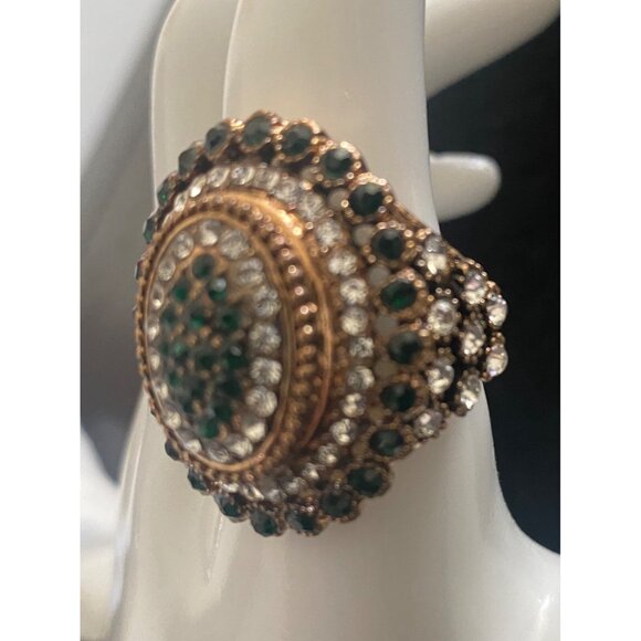 Ring Gold Tone, faceted Emerald Rhinestones with Crystal Rhinestones, 10.5 VTG - Picture 16 of 16